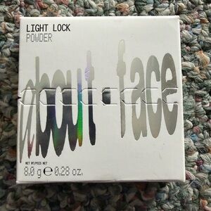 About-Face Light Lock Powder - Silver